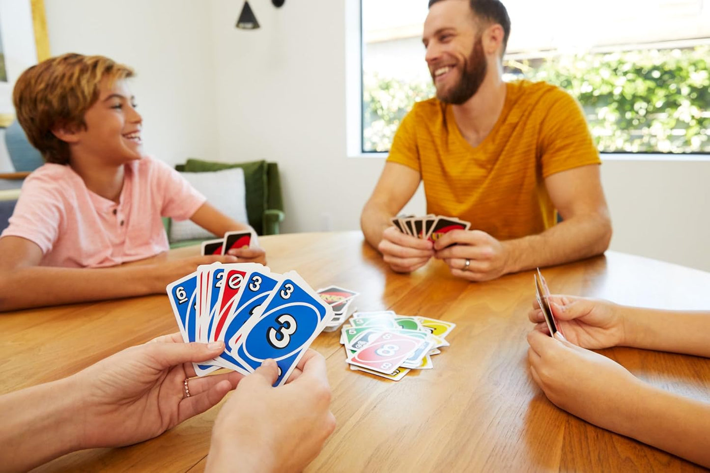 Mattel Games UNO, Classic Card Game for Kids and Adults for Family Game Night, 2 to 10 Players, Ages 7